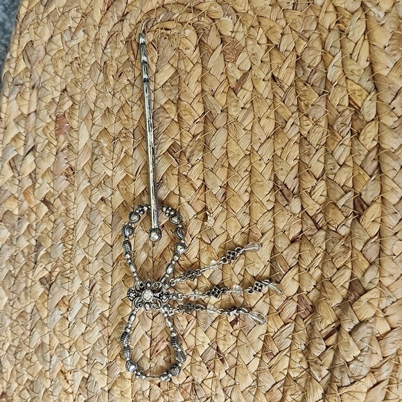 COPY - Silver Lillarose flexi hair clip, size Medium. - Picture 3 of 5